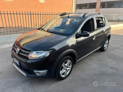 Usata Dacia Sandero Stepway 90 CV (66 kW) 2014 Nero Berlina