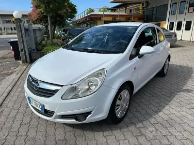Usata Opel Corsa Enjoy 75 CV (55 kW) 2009 Bianco Utilitaria