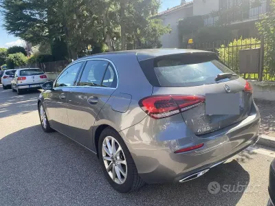 Usata Mercedes A180 Executive 116 CV (85 kW) 2019 Grigio Berlina