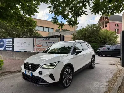 Usado Seat Arona FR 110 CV (80 kW) 2023 Blanco SUV