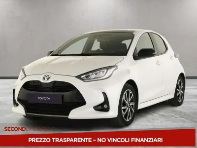 Usata Toyota Yaris Hybrid Lounge 116 CV (85 kW) 2022 Bianco Berlina