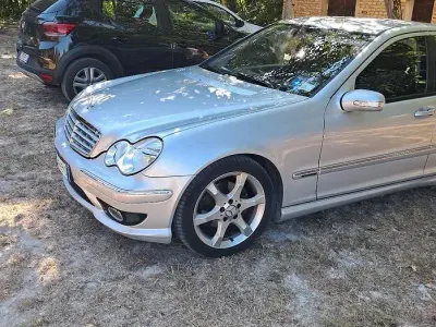 Usata Mercedes C200 122 CV (89 kW) 2006 Grigio Berlina