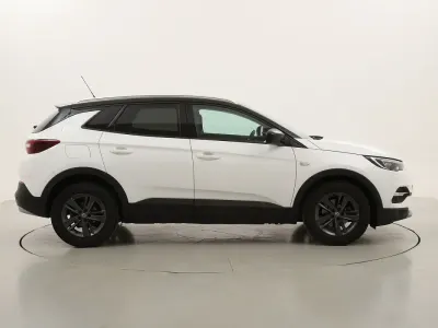 Usata Opel Grandland X Ultimate 131 CV (96 kW) 2021 Biancobianco SUV