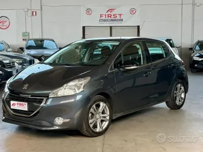 Usata Peugeot 208 Allure 82 CV (60 kW) 2014 Grigio Utilitaria