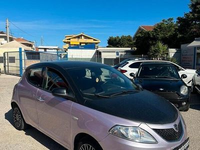 Usata Lancia Ypsilon S 95 CV (69 kW) 2014 Viola Utilitaria