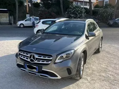 Usata Mercedes GLA200 136 CV (100 kW) 2018 Grigio SUV