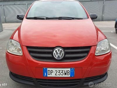 Begagnad VW Fox 54 HK (39 kW) 2008 Röd Halvkombi