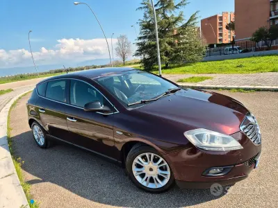 Usata Lancia Delta 120 CV (88 kW) 2013 Rosso Utilitaria