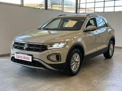 Usata VW T-Roc 110 CV (80 kW) 2023 Grigio SUV