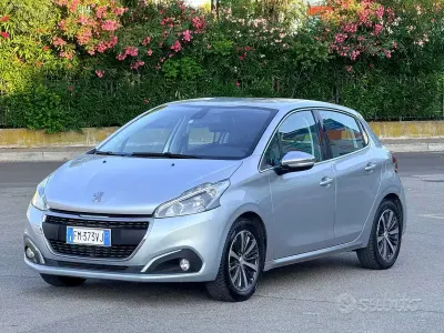 Usata Peugeot 208 Allure 82 CV (60 kW) 2018 Grigio Utilitaria