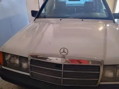 Usata Mercedes 190 90 CV (66 kW) 1987 Bianco Berlina