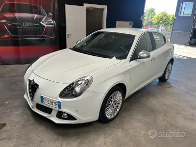 Usata Alfa Romeo Giulietta Distinctive 105 CV (77 kW) 2014 Bianco Utilitaria