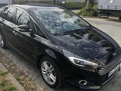Nero Usata 2016 Ford S-MAX Business Edition Monovolume | 11.499 € (Buon prezzo)