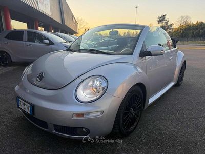 Usata VW New Beetle 105 CV (77 kW) 2005 Argento Utilitaria