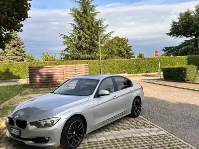 Begagnad BMW 318 143 HK (105 kW) 2013 Grå Sedan