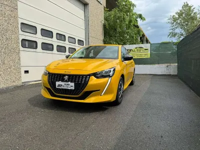 Begagnad Peugeot 208 Active 75 HK (55 kW) 2023 Gul Halvkombi