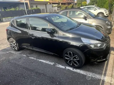 Usado Renault Clio IV 73 CV (53 kW) 2018 Negro Utilitario