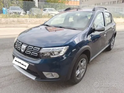 Usata Dacia Sandero Stepway 90 CV (66 kW) 2017 Bluazzurro Berlina