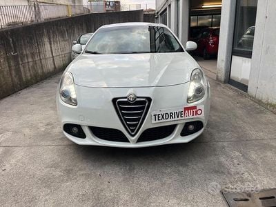 Usata Alfa Romeo Giulietta Exclusive 169 CV (124 kW) 2012 Bianco Utilitaria