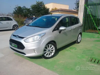 Usado Ford B-MAX 90 CV (66 kW) 2015 Gris Monovolumen