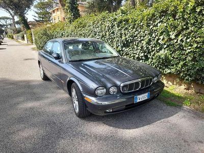 Usata Jaguar XJ8 258 CV (189 kW) 2004 Grigio Berlina