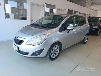 Usata Opel Meriva Cosmo 75 CV (55 kW) 2011 Grigio Monovolume
