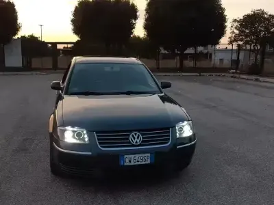 Usata VW Passat 101 CV (74 kW) 2005 Grigio Berlina