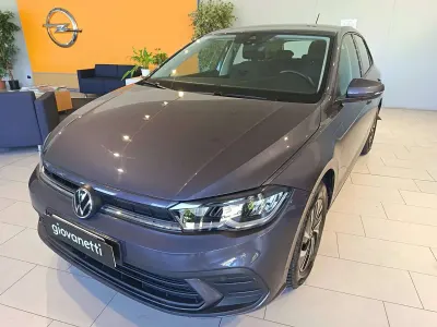 Usata VW Polo Life 80 CV (58 kW) 2024 Grigio Utilitaria