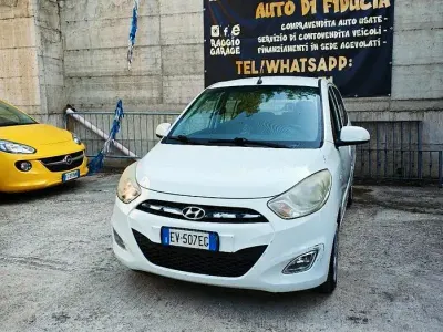 Usata Hyundai i10 Edition 69 CV (50 kW) 2014 Bianco Utilitaria