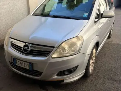 Usata Opel Zafira 125 CV (91 kW) 2011 Argento Monovolume