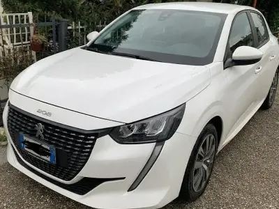 Usata Peugeot 208 Active 101 CV (74 kW) 2020 Bianco Utilitaria