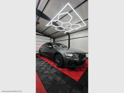 Usata Audi A8L 462 CV (339 kW) 2023 Grigio Berlina