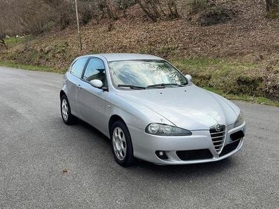 Usata Alfa Romeo 147 120 CV (88 kW) 2006 Grigio Utilitaria