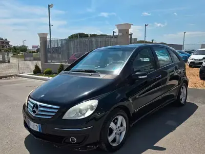 Usata Mercedes B200 140 CV (102 kW) 2007 Nero Monovolume
