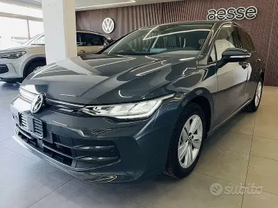 Usata VW Golf VIII Life 150 CV (110 kW) 2025 Grigio Berlina