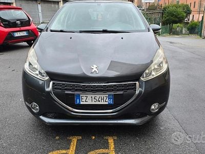 Usata Peugeot 208 Allure 68 CV (50 kW) 2015 Grigio Utilitaria