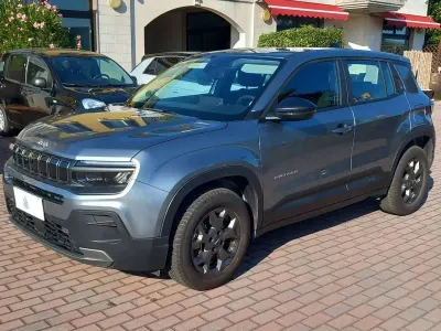 Usata Jeep Avenger Longitude 101 CV (74 kW) 2024 Argento SUV