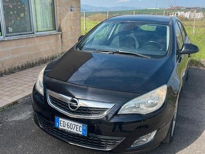 Usata Opel Astra 140 CV (102 kW) 2010 Nero Berlina