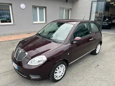 Usata Lancia Ypsilon 77 CV (56 kW) 2009 Viola Utilitaria