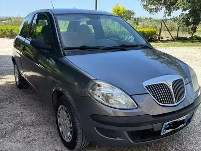 Begagnad Lancia Ypsilon 69 HK (50 kW) 2005 Grå Halvkombi