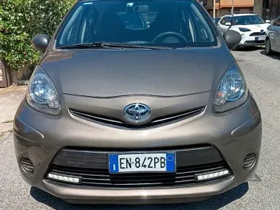 Usata Toyota Aygo 68 CV (50 kW) 2012 Grigio Utilitaria