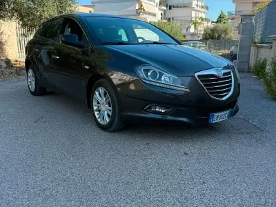 Usata Lancia Delta Gold 120 CV (88 kW) 2012 Marrone Utilitaria