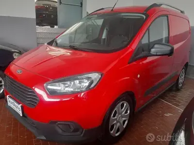 Usata Ford Transit Courier Trend 101 CV (74 kW) 2021 Rosso Furgone