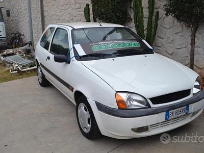 Usata Ford Fiesta 75 CV (55 kW) 2002 Bianco Utilitaria