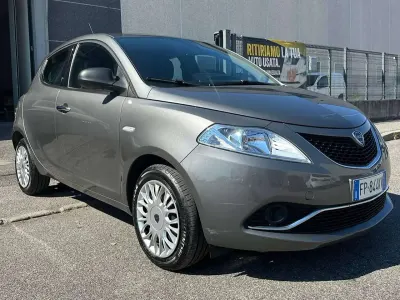Usata Lancia Ypsilon Silver 95 CV (69 kW) 2018 Grigio Utilitaria