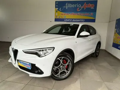 Käytetty Alfa Romeo Stelvio Ti 209 HP (153 kW) 2022 Valkoinen Katumaasturi