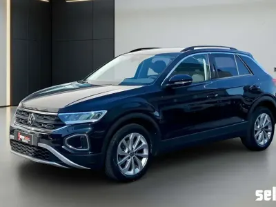 Usata VW T-Roc Life 150 CV (110 kW) 2023 2t deep black perlato SUV