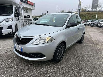Usata Lancia Ypsilon Gold 69 CV (50 kW) 2018 Grigio Utilitaria