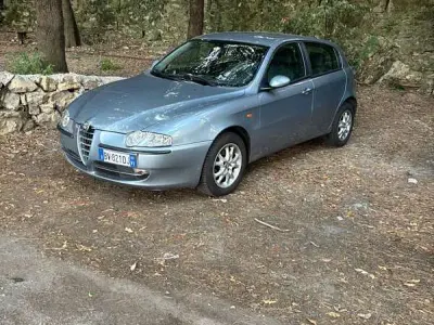 Usata Alfa Romeo 147 Progression 120 CV (88 kW) 2001 Utilitaria