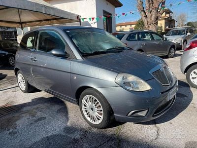 Begagnad Lancia Ypsilon 60 HK (44 kW) 2009 Grå Halvkombi